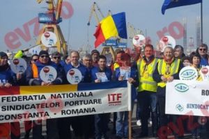 Protest al sindicatelor din portul Constanţa în atenţia viitorilor parlamentari europeni

