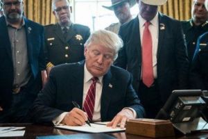 Strategul lui Trump, dezvăluiri grele. Google şi Facebook „joacă” împotriva preşedintelui SUA?