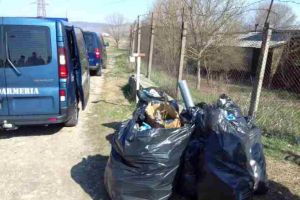 FOTO: Ziua mondială a apei marcată de jandarmi, prin  acţiuni de igienizare a râului Ampoi