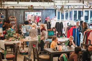 Într-o lume a consumerismului, artizanii locali ne spun de ce ar trebui să cumpărăm produse locale