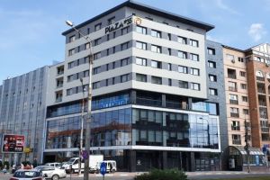 Update Bărbatul a murit. Panică în faţă la Starbucks pe Mihai Viteazu – Un bărbat a căzut inconştient şi este resuscitat