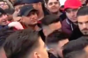Haos la Berlin. Fanii a două vedete rivale de pe You Tube s-au bătut în public. Nouă persoane au fost arestate. VIDEO