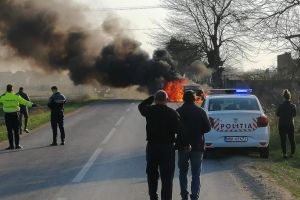 NEWS ALERT/ Prăpăd pe drumurile judeţului: Motociclist ACCIDENTAT şi BMW în FLĂCĂRI (FOTO + VIDEO)