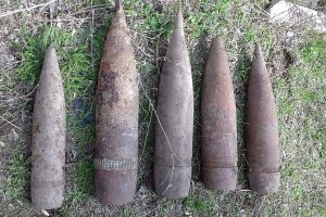 Muniţie neexplodată şi incendiu la Sudiţi