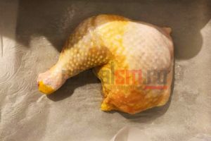 FOTO. Pui de găină vopsiţi, în supermarketuri. Descoperirea făcută de o femeie