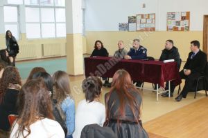 DÂMBOVIȚA: Două persoane private de liberatate le-au vorbit elevilor despre cum au ajuns după gratii