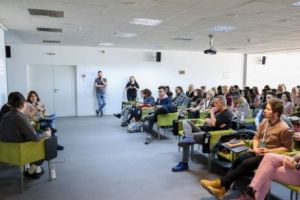 Oltea Zambori, organizator Linked Culture: ”Doar discutând deschis şi învăţând unii de la alţii putem îmbunătăţi lucrurile”