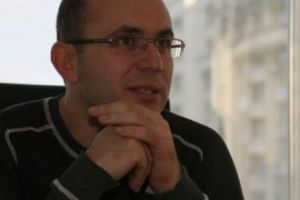 Surpriză de proporţii în platou. Cine a venit în faţa lui Cozmin Guşă