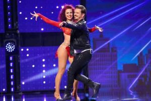 VIDEO. Moment SPECTACULOS la “Românii au talent”: O tânără din Alba, stabilită în Puerto Rico, a dansat salsa cu Mihai Petre