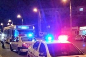 Acte de violenţă extremă la Constanţa. Șofer de autobuz bătut de trei indivizi până a leşinat
