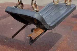 Echipamentele din locurile de joacă vor fi înlocuite sau reabilitate