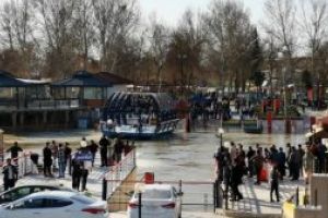 Irak: Cel putin 100 de morti intr-un naufragiu. Premierul irakian a decretat trei zile de doliu national