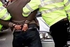 Din duba cu marfă, în duba poliţiei