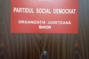 Aceeaşi mizerie: Birourile PSD Bihor, „personalizate” cu mesaje protestatare