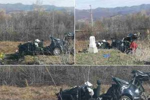 FOTO: Accident CUMPLIT pe DN66. O femeie a fost DECAPITATĂ, după ce o maşină a intrat într-o betonieră