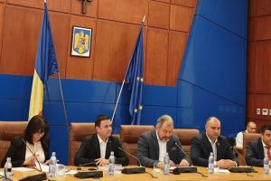 Contracte de 20 mil. euro pentru 5 proiecte, printre care UPU-SMURD şi Linia Verde, semnate la Bistriţa de ministrul Suciu