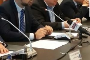 Pute! Dobre s-a facut iar de rahat!