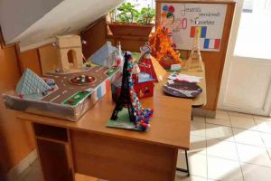 FOTO: Sărbătoarea  Francofoniei la Liceul Teoretic Teiuş