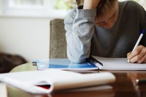 Rezultate foarte slabe la simularea Evaluării Naţionale: Peste 60% dintre elevii bihoreni au luat note sub 5 la limba română