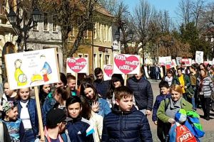 Marşul pentru viaţă la Bistriţa: ”Unic din prima secundă” (VIDEO)