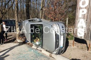 Imagini de la eveniment. Accident rutier la Valu lui Traian, judetul Constanta zona Popas. Un autoturism s-a rasturnat (galerie foto+video)      