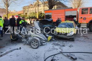 LIVE-VIDEO: Accident rutier urmat de incendiu in Constanta la intersectia strazilor Mihai Viteazu cu Constantin Bratescu. Mai multe victime. O judecatoare, ranita grav (galerie foto+video)       