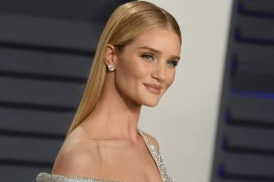 AI UN  PĂR DE LUNGIME MEDIE? IATA CE TUNSORI SUNT LA MODĂ ÎN 2019