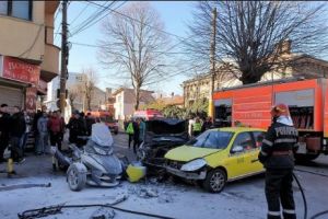 Accident grav, cu patru răniţi, la Constanţa. Motocicletă în flăcări. Una dintre victime, o judecătoare, în comă