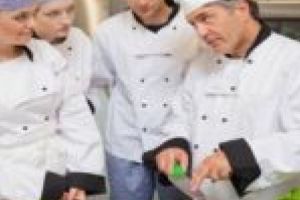 Vrei o schimbare, mergi la cursuri de calificare! Lugojenii îşi pot alege o nouă meserie, preferate fiind cele de stivuitorist sau îngrijitor bătrâni