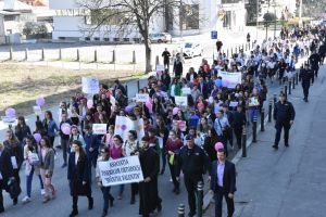 Marşul pentru viaţă în municipiul Râmnicu-Vâlcea, organizat de Arhiepiscopia Ramnicului