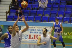 Antrenament cu public, în joc oficial