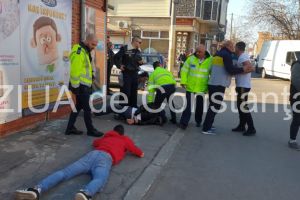 Scandal in urma unui accident rutier la intersectia strazilor Baba Novac si Merisor. Politistii au incatusat mai multe persoane 