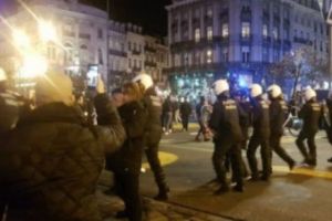 Profesorii din Maroc au ieşit în stradă. Confruntări, noaptea trecută, cu forţele de ordine. Azi se aşteaptă manifestaţii de amploare la Rabat. Ce revendicări au dascălii
