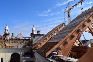 A început refacerea acoperişului Palatului Episcopal Greco-Catolic din Oradea! (FOTO)