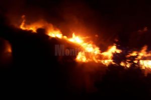 Incendiu foarte puternic la o casă din Burdujeni Sat