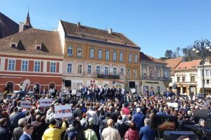 VIDEO Jandarmii au asigurat liniştea la mitingul PSD din Piaţa Sfatului