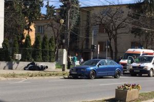 Mopedist la spital după ce a fost lovit de un şofer care nu i-a acordat prioritate, la Timişoara