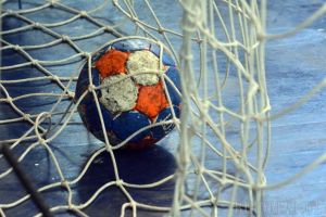 Handbaliştii de la CSM Oradea luptă luni, cu Minaur II Baia Mare, pentru revenirea pe locul II