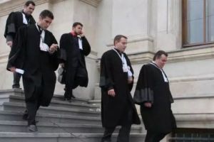 Consiliul Barourilor cere autorităţilor să-i respecte pe cetăţenii români