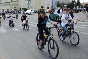 Unde ieşim săptămâna asta: Şezătoare la Bibliotecă, show-uri de comedie şi mişcare de Ora Pământului