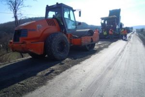 Au fost reluate lucrările pe drumul judeţean 107M Luna de Sus – Buru