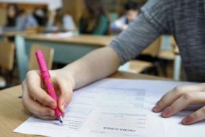 Dezastru la simulare. Peste jumătate din elevi au luat sub 5