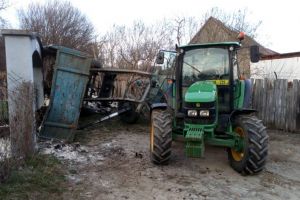VIDEO FOTO Anchetă de la Protecţia Copilului pentru băieţelul strivit de tractor la Cisnădioara
