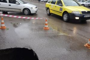 Avarii de proporţii la magistrala de apă din George Enescu