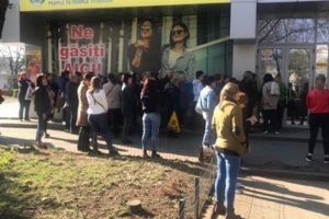 Cozi ca pe vremea lui Ceausescu, la second-hand-urile din Ploiesti