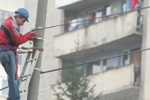 Enel, amendată de ANRE. Patru zile fără curent electric, pentru sute de abonaţi din Hunedoara