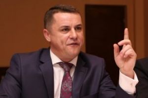 Morar a avut o revelatie. I-a cerut lui Zetea sa ii puna fratele director la Drumuri si Poduri. Noi zicem ca nu are sanse