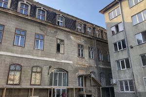 Colegiul de Vest, tot cu gaură în acoperiş de la furtuna din septembrie 2017
