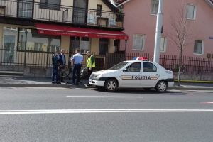 FOTO Biciclist izbit în plin de o maşină pe trecerea de pietoni pe Milea