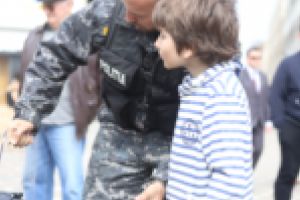 Timişorenii şi-au făcut poze cu mascaţii de Ziua Poliţiei Române